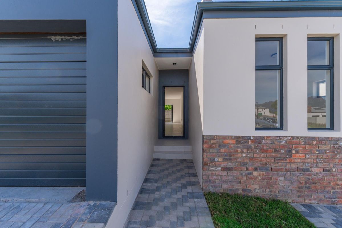 Modern Living in Honeydew Country Estate: 3 Bedrooms, 2 Bathrooms! - Photo 4