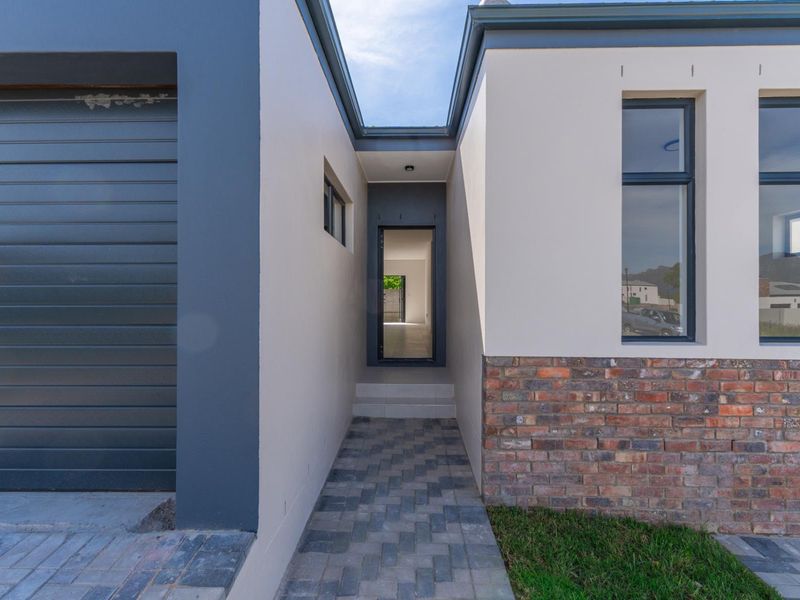 Modern Living in Honeydew Country Estate: 3 Bedrooms, 2 Bathrooms! - Photo 4