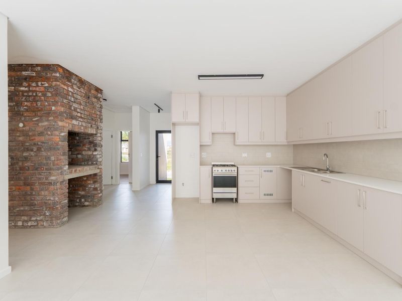 Modern Living in Honeydew Country Estate: 3 Bedrooms, 2 Bathrooms! - Photo 5