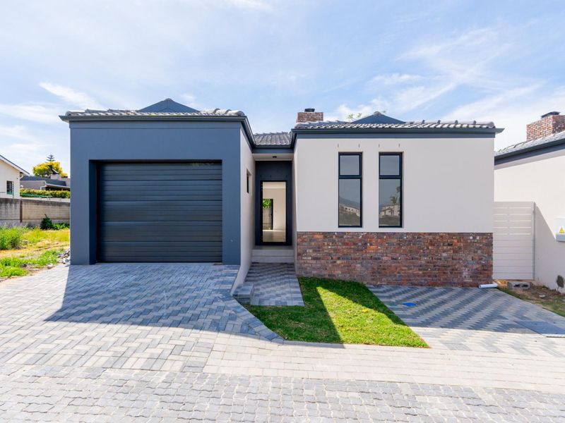 Modern Living in Honeydew Country Estate: 3 Bedrooms, 2 Bathrooms! - Photo 1
