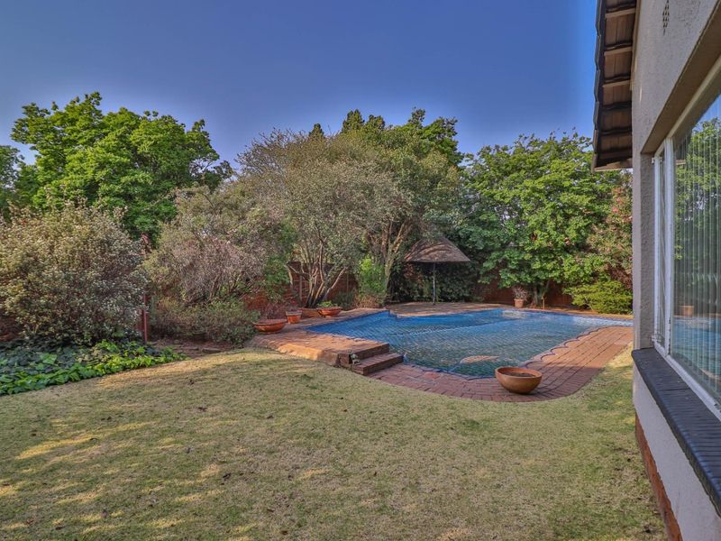 Stunning 3-Bedroom Family Home - A RARE Find! - Photo 3