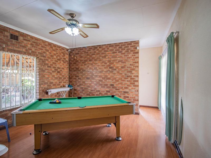 Stunning 3-Bedroom Family Home - A RARE Find! - Photo 8