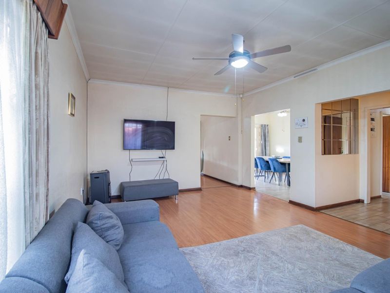 Stunning 3-Bedroom Family Home - A RARE Find! - Photo 7