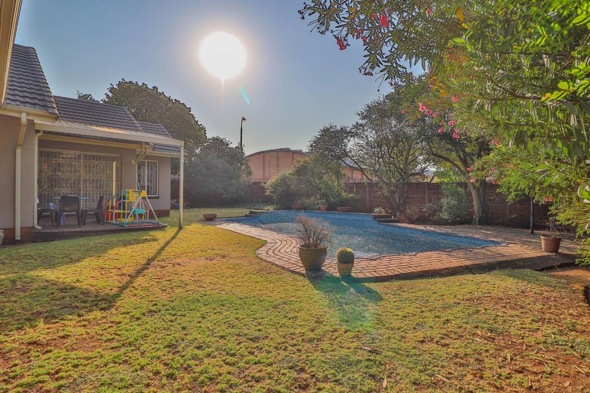 Stunning 3-Bedroom Family Home - A RARE Find! - Photo 2
