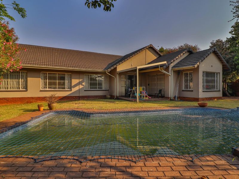 Stunning 3-Bedroom Family Home - A RARE Find! - Photo 1