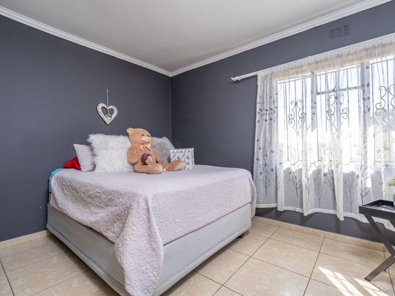 Modern 2-Bedroom Lock-Up & Go Flat in Secure Forest Court – Eldorado Park Ext 6 - Photo 9