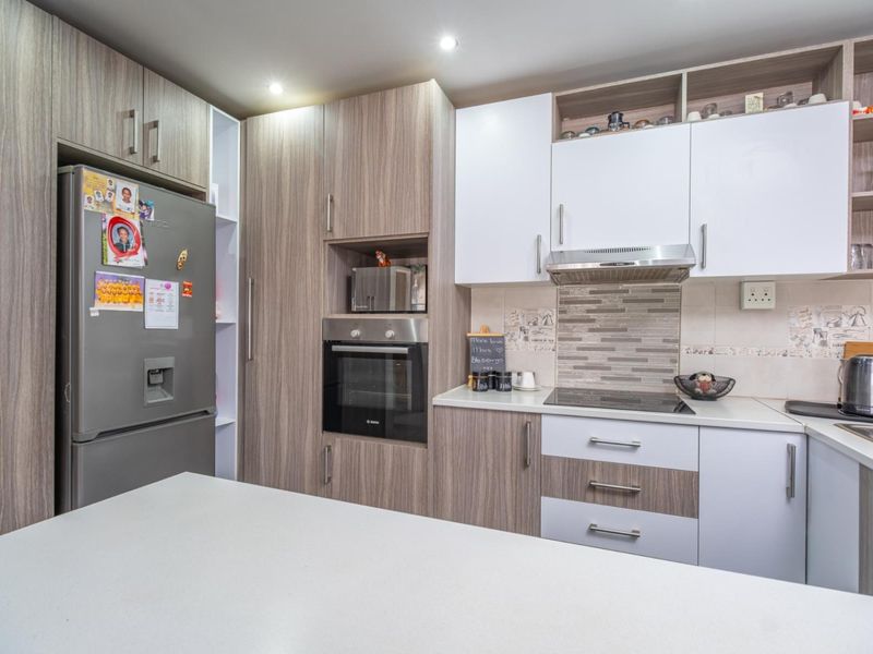 Modern 2-Bedroom Lock-Up & Go Flat in Secure Forest Court – Eldorado Park Ext 6 - Photo 8