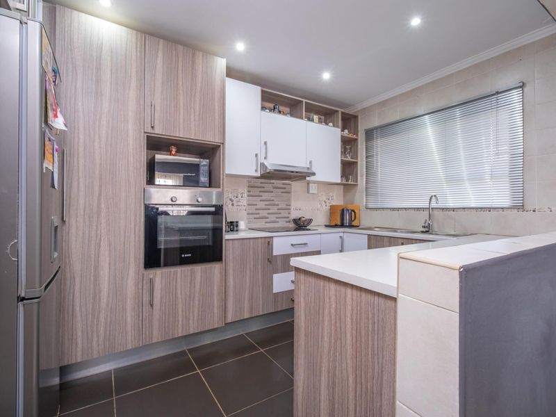 Modern 2-Bedroom Lock-Up & Go Flat in Secure Forest Court – Eldorado Park Ext 6 - Photo 5