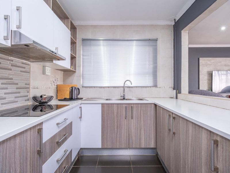 Modern 2-Bedroom Lock-Up & Go Flat in Secure Forest Court – Eldorado Park Ext 6 - Photo 6