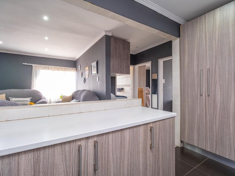 Modern 2-Bedroom Lock-Up & Go Flat in Secure Forest Court – Eldorado Park Ext 6 - Photo 7