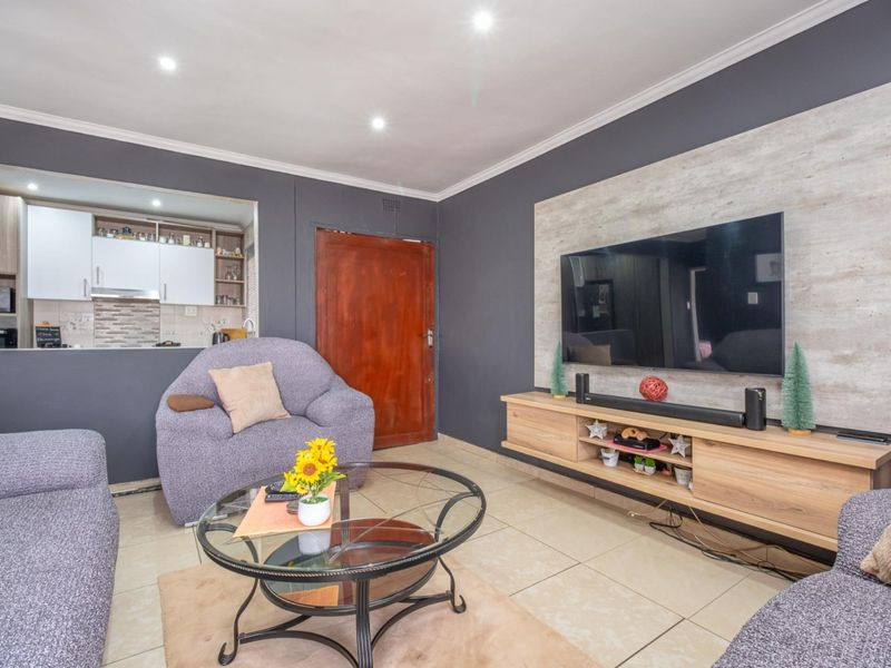 Modern 2-Bedroom Lock-Up & Go Flat in Secure Forest Court – Eldorado Park Ext 6 - Photo 4
