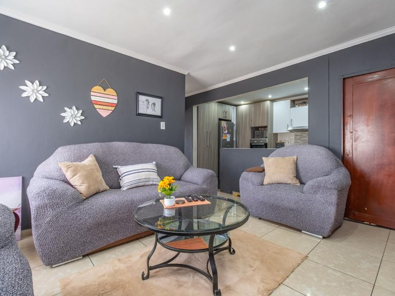 Modern 2-Bedroom Lock-Up & Go Flat in Secure Forest Court – Eldorado Park Ext 6 - Photo 3