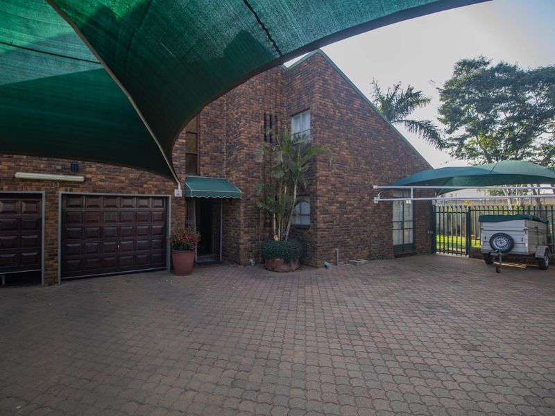 Spacious Bendor Home with Office Potential - Photo 2