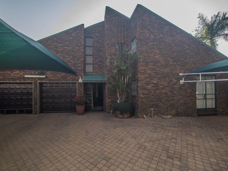 Spacious Bendor Home with Office Potential - Photo 3