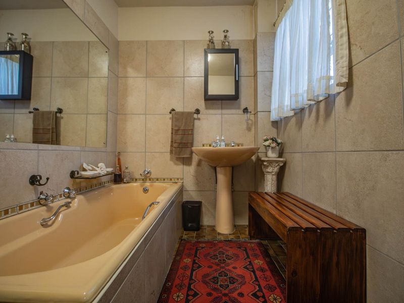 Spacious Bendor Home with Office Potential - Photo 10