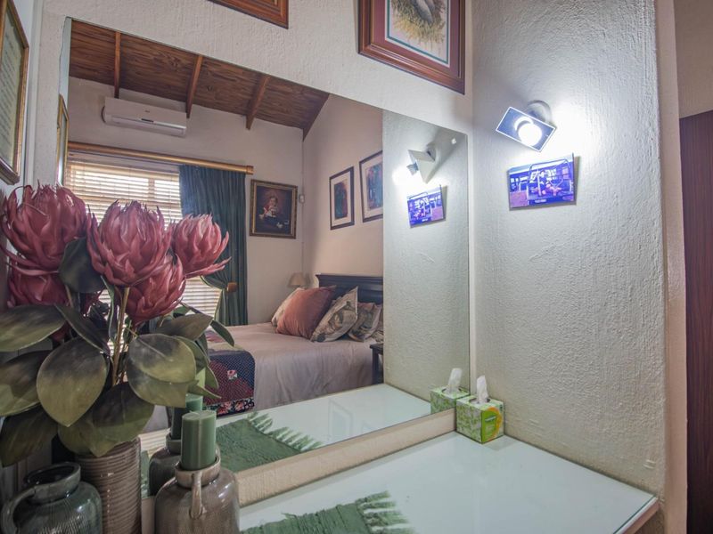 Spacious Bendor Home with Office Potential - Photo 8