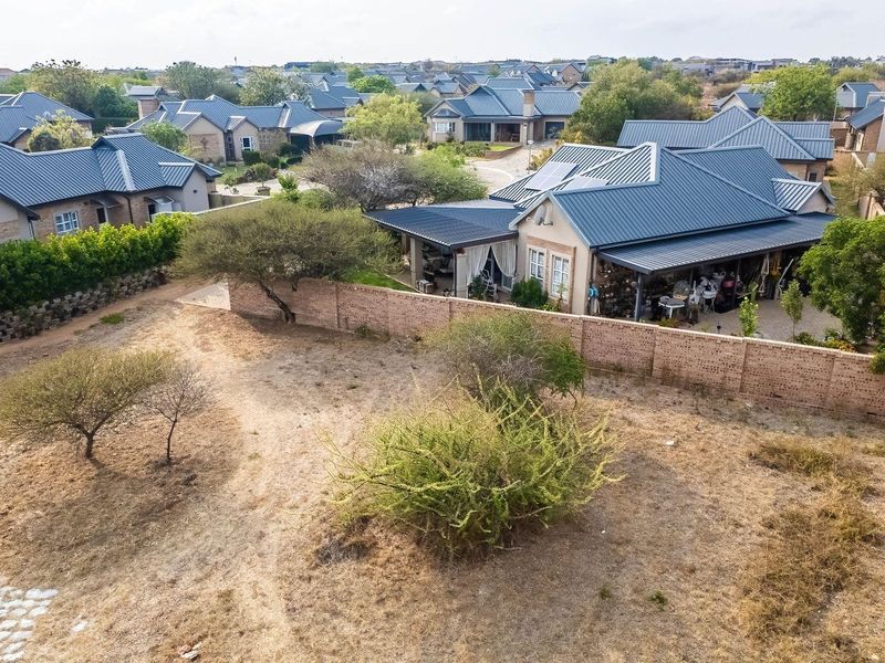 Vacant Land in Secure Estate with Borehole - Photo 2