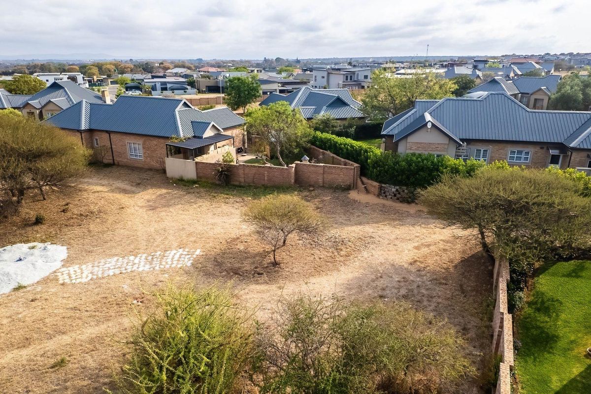 Vacant Land in Secure Estate with Borehole - Photo 4