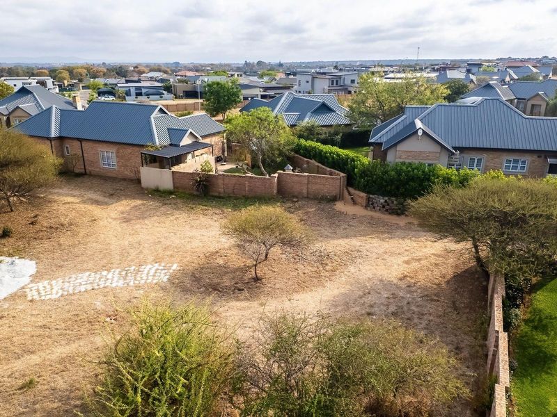Vacant Land in Secure Estate with Borehole - Photo 4