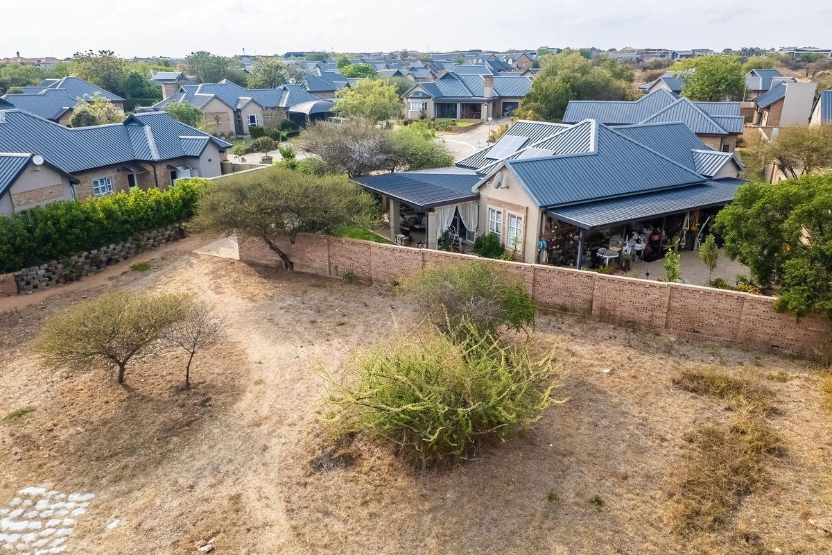 Vacant Land in Secure Estate with Borehole - Photo 2