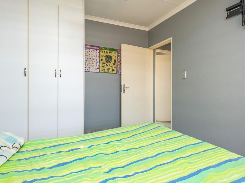 BEAUTIFUL 2ND FLOOR RETREAT IN IMMACULATE BLOCK!!! - Photo 8