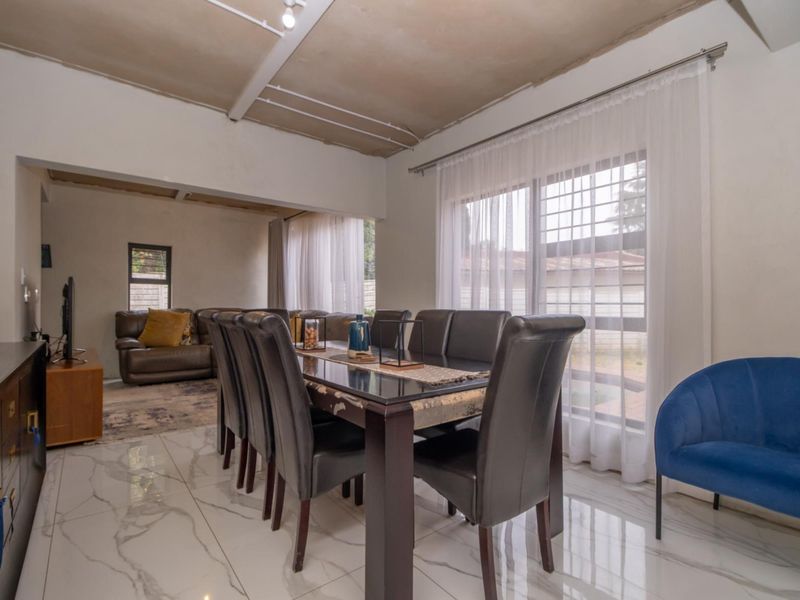 Flip This House - Double Volume Spacious 4-Bedroom Home in Strubensvalley - Photo 9