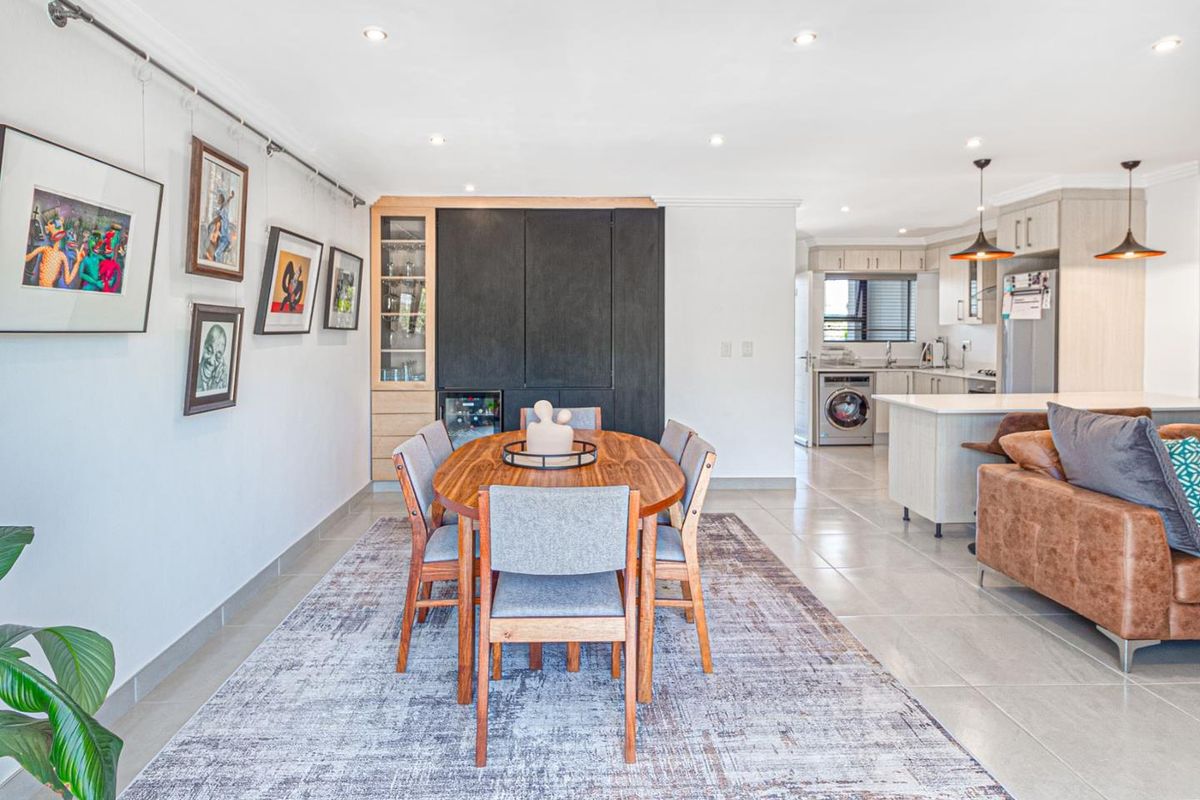 Exclusive Luxury 2-Bedroom Apartment for Sale in Bryanston - Photo 2