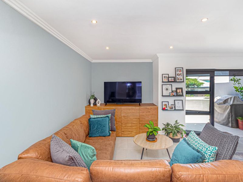 Exclusive Luxury 2-Bedroom Apartment for Sale in Bryanston - Photo 10
