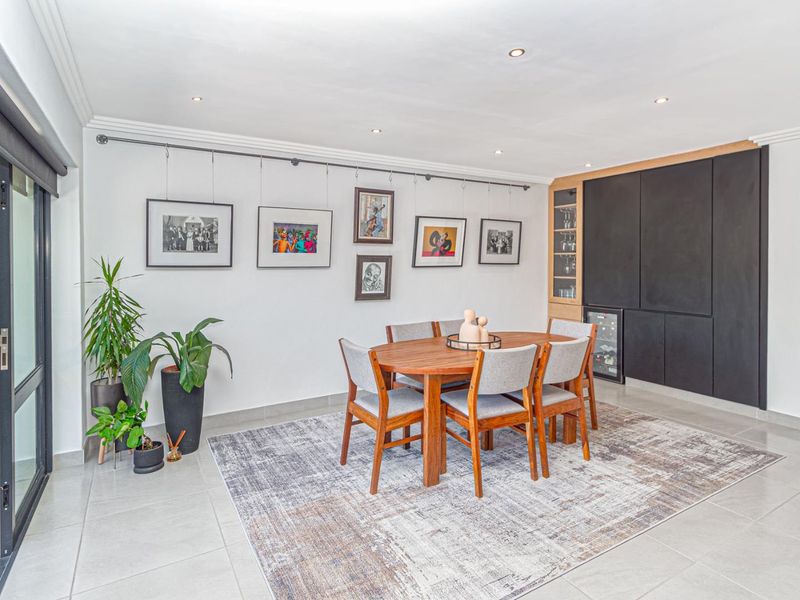 Exclusive Luxury 2-Bedroom Apartment for Sale in Bryanston - Photo 7