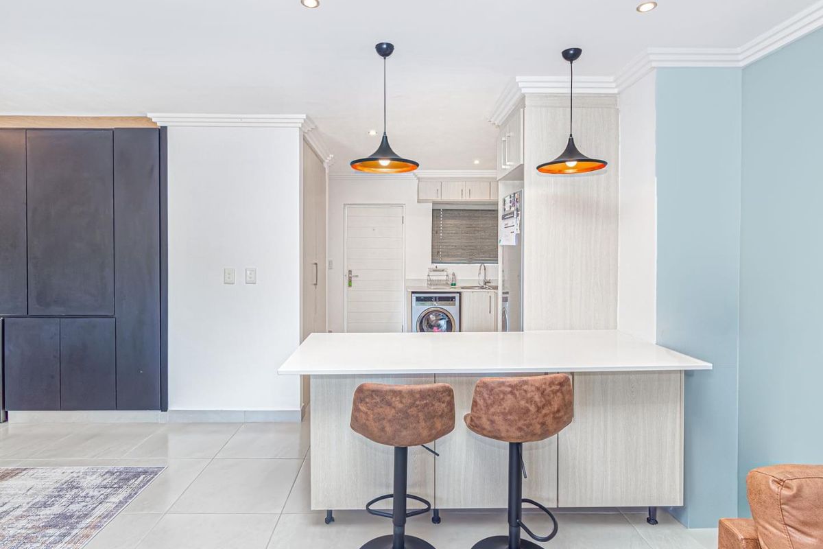 Exclusive Luxury 2-Bedroom Apartment for Sale in Bryanston - Photo 5