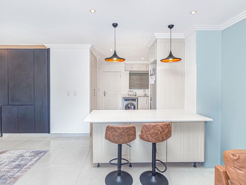 Exclusive Luxury 2-Bedroom Apartment for Sale in Bryanston - Photo 5