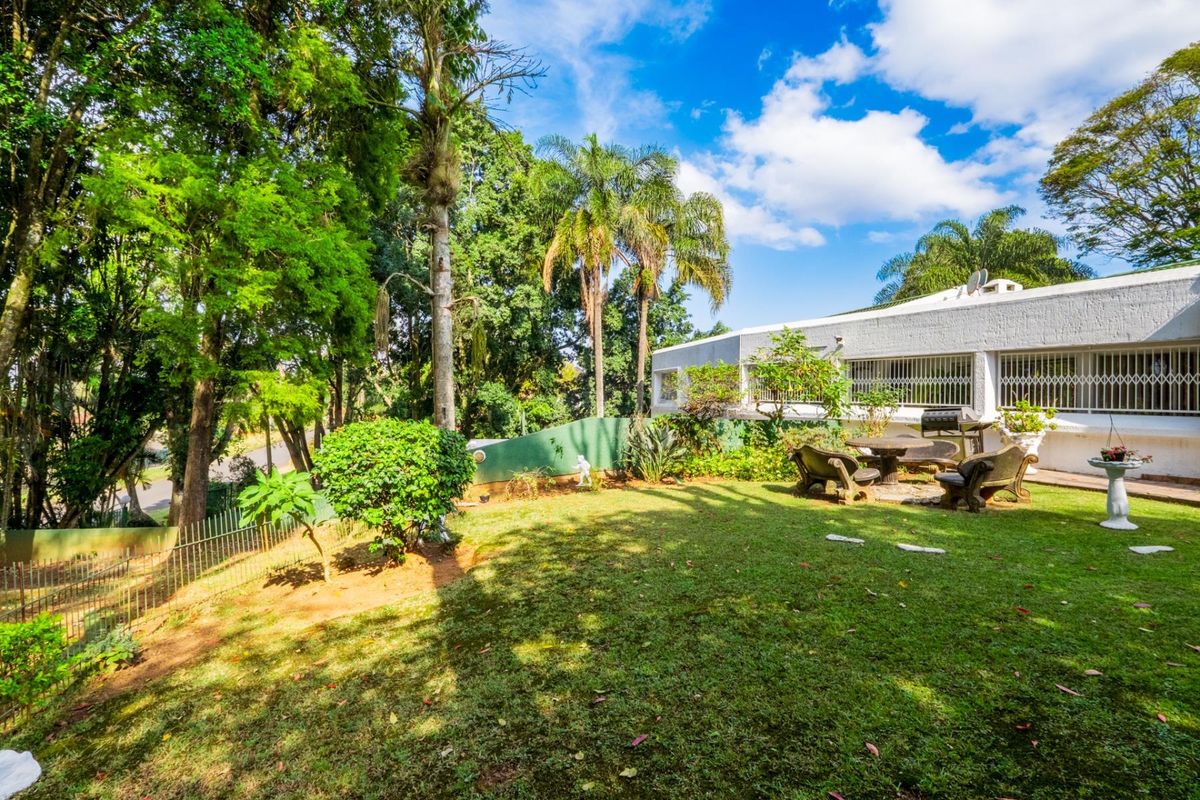 Expansive 6-Bedroom Family Home in Prime Montrose Location - Photo 5