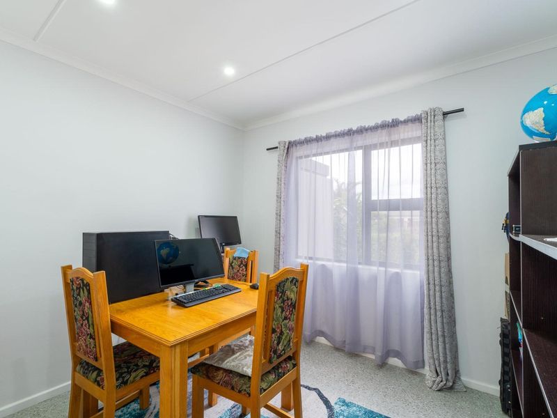 Neatly renovated lock up and go Town House Riversdale - Photo 10