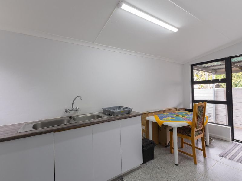 Neatly renovated lock up and go Town House Riversdale - Photo 9