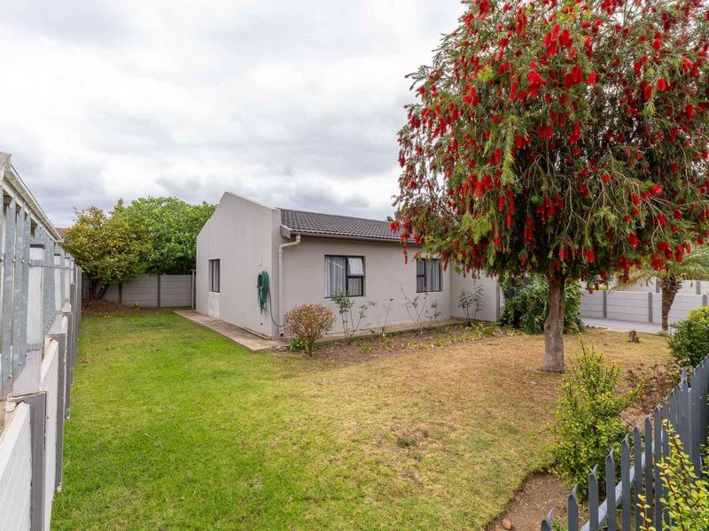 Neatly renovated lock up and go Town House Riversdale - Photo 4