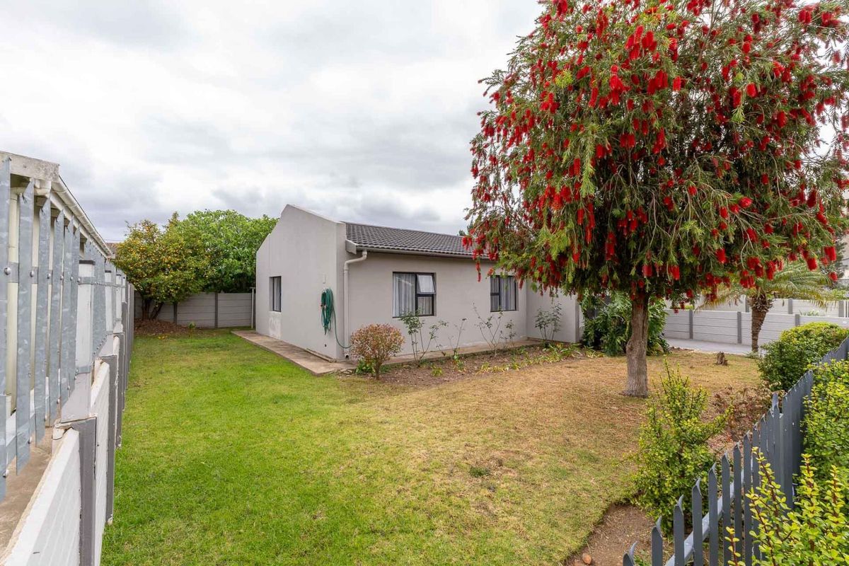 Neatly renovated lock up and go Town House Riversdale - Photo 4