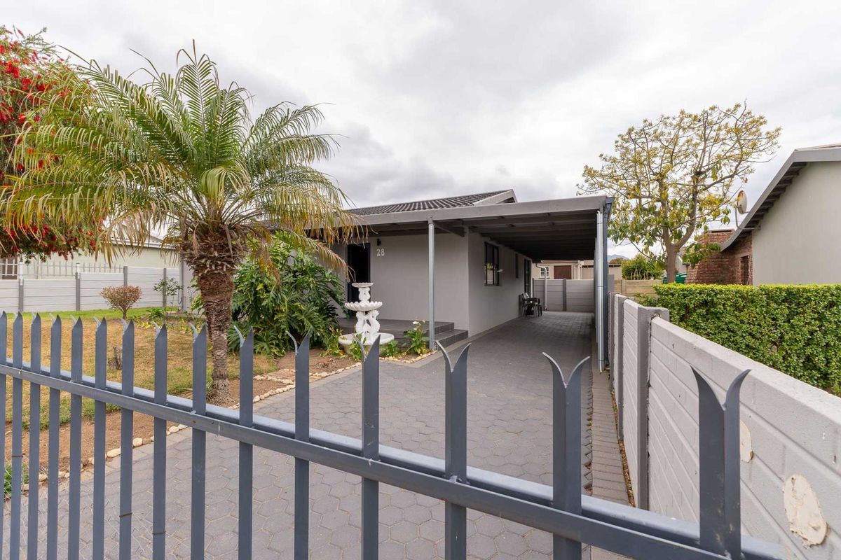 Neatly renovated lock up and go Town House Riversdale - Photo 2