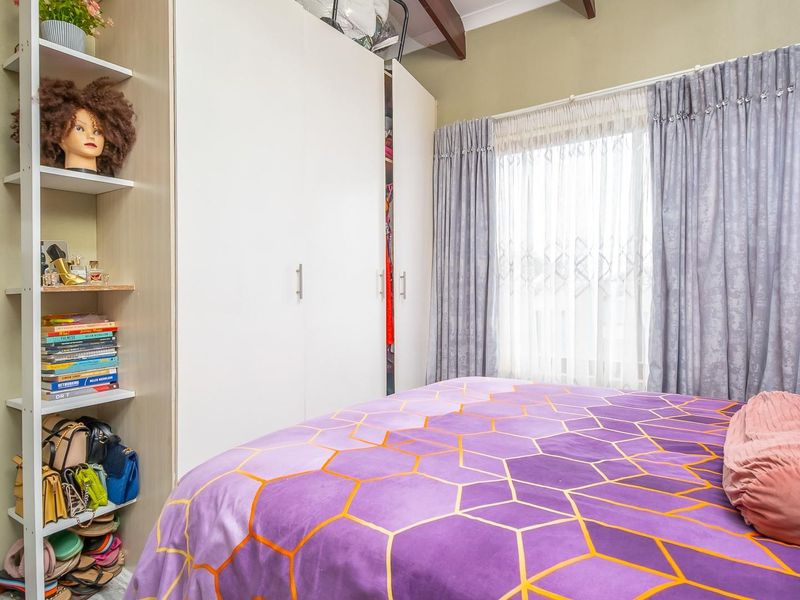 Chic City Living at Place de Tertre: Modern 2-Bed Haven - Photo 10