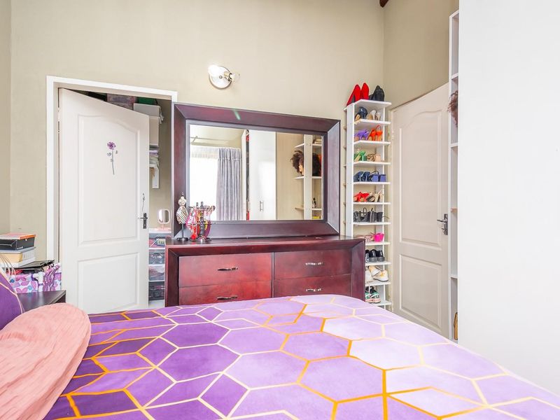 Chic City Living at Place de Tertre: Modern 2-Bed Haven - Photo 9