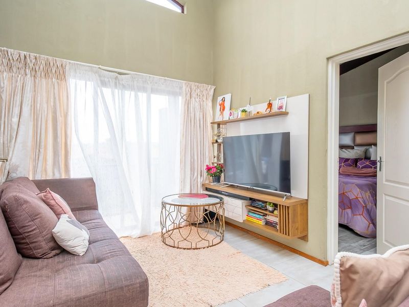 Chic City Living at Place de Tertre: Modern 2-Bed Haven - Photo 6