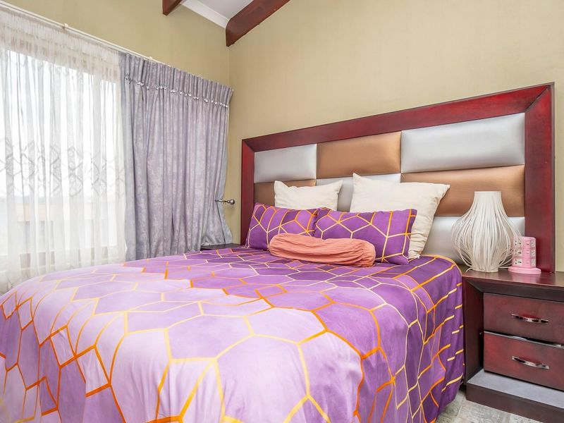 Chic City Living at Place de Tertre: Modern 2-Bed Haven - Photo 4