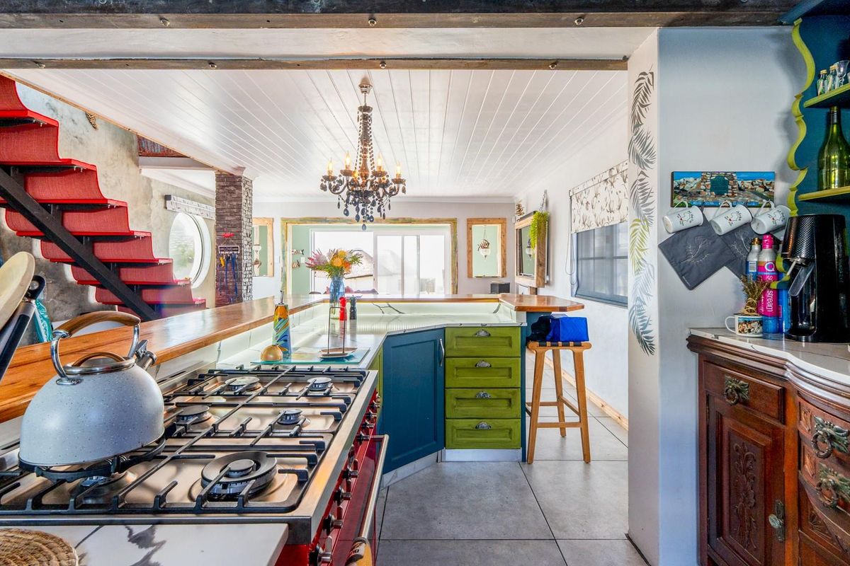 Oceanview holiday home with separate flatlet in Agulhas - Photo 5