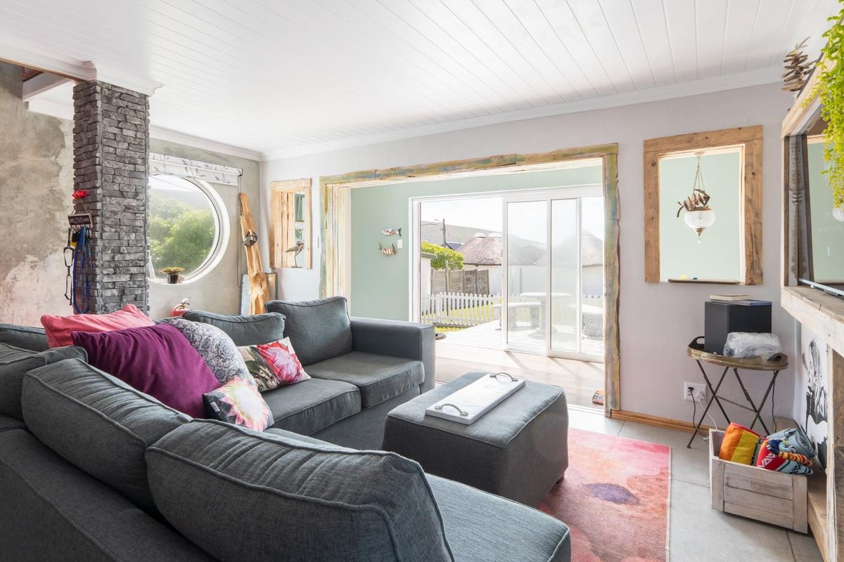 Oceanview holiday home with separate flatlet in Agulhas - Photo 4