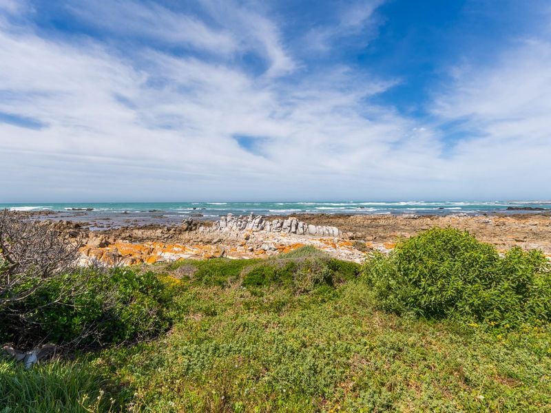 Oceanview holiday home with separate flatlet in Agulhas - Photo 8