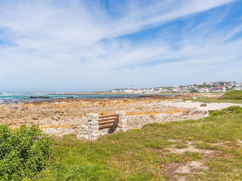 Oceanview holiday home with separate flatlet in Agulhas - Photo 10