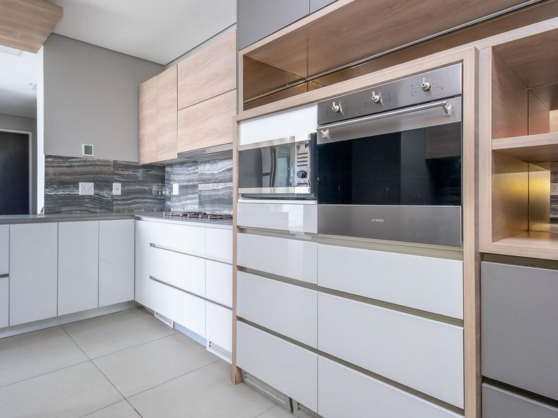 Elegant Penthouse 3 Bedrooms in Rosebank CBD with amazing views! - Photo 7
