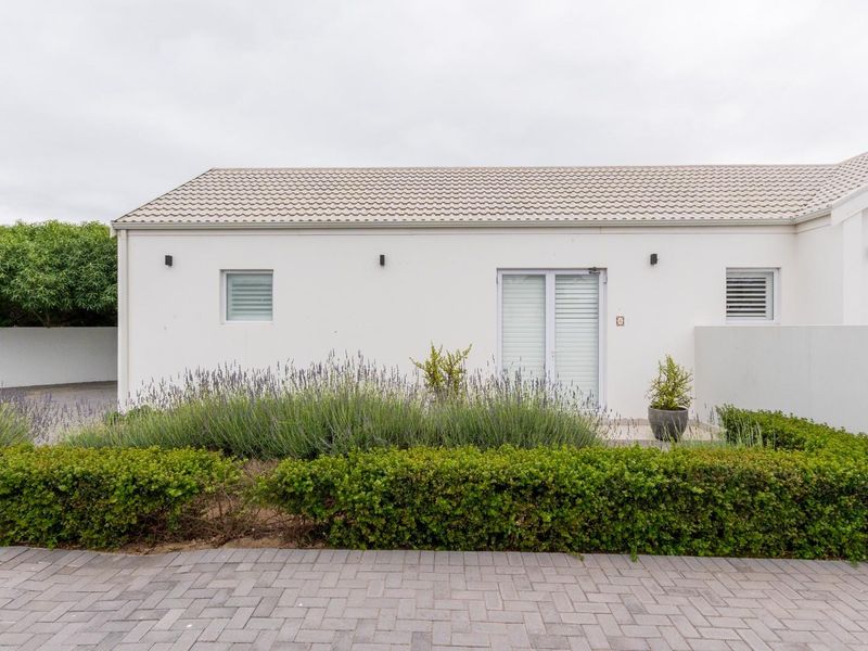 Versatile 6-Bedroom Property with 3 Separate Dwellings - Photo 5