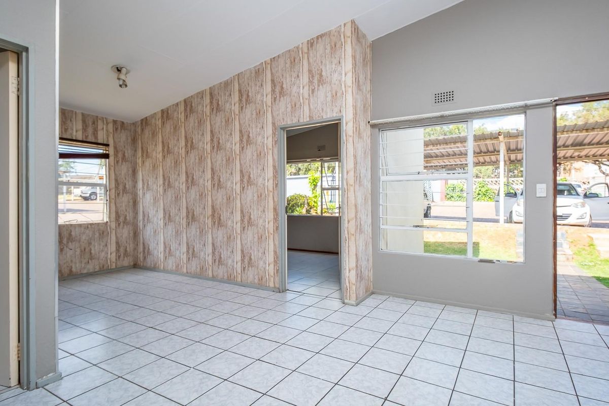 Charming Ground Floor Apartment - Secure and Convenient Living - Photo 4