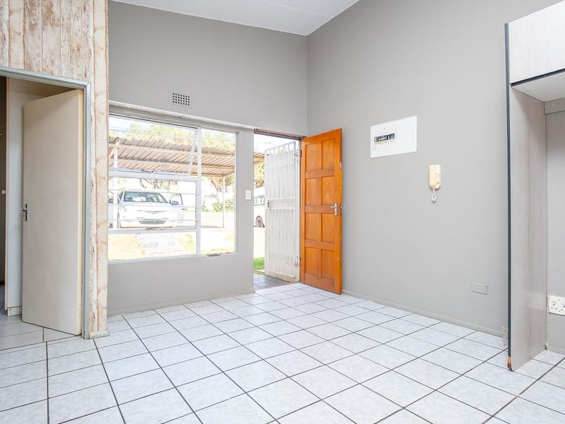 Charming Ground Floor Apartment - Secure and Convenient Living - Photo 7