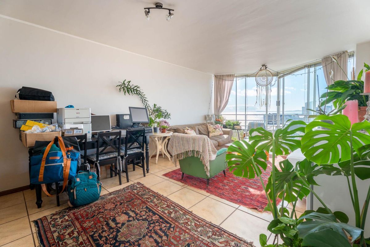 3 Bedroom Airbnb friendly Apartment in Strand - Photo 2